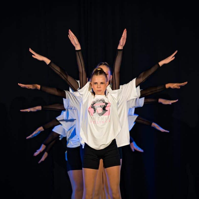 Limelight 2024 performance by Sharni’s Dance Squad (Sharni O’Brien, Phebe Douglas, Ally Cameron, Eva Alzghayar, Clare Shields, Taylah Hughes, Tayler Van Amsterdam and Kassie Lovell), image credit Creative Futures Photography